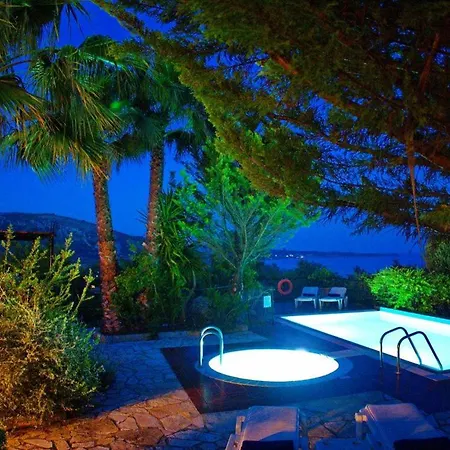 Kato Sleeps 6