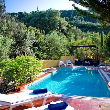 Willa Kato Sleeps 6