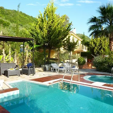 Willa Kato Sleeps 6 *