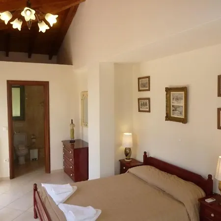 Kato Sleeps 6 * Kateleios