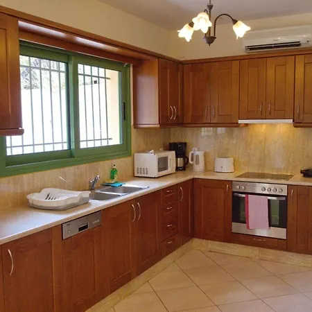 Willa Kato Sleeps 6