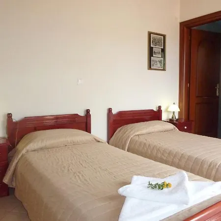 Willa Kato Sleeps 6