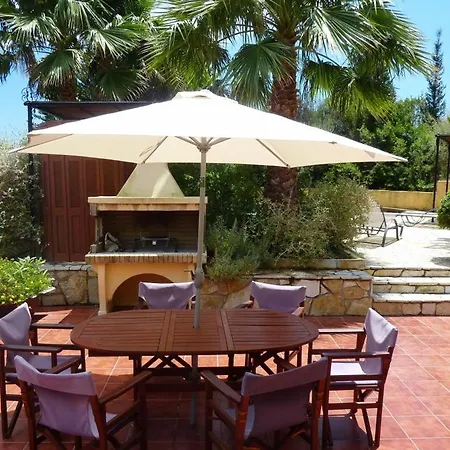 Willa Kato Sleeps 6